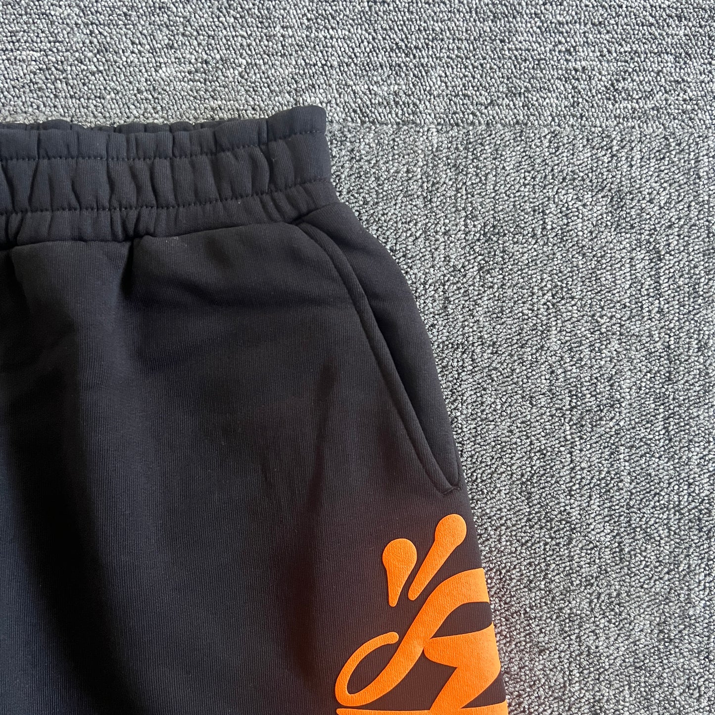 Syna World “Black Orange”