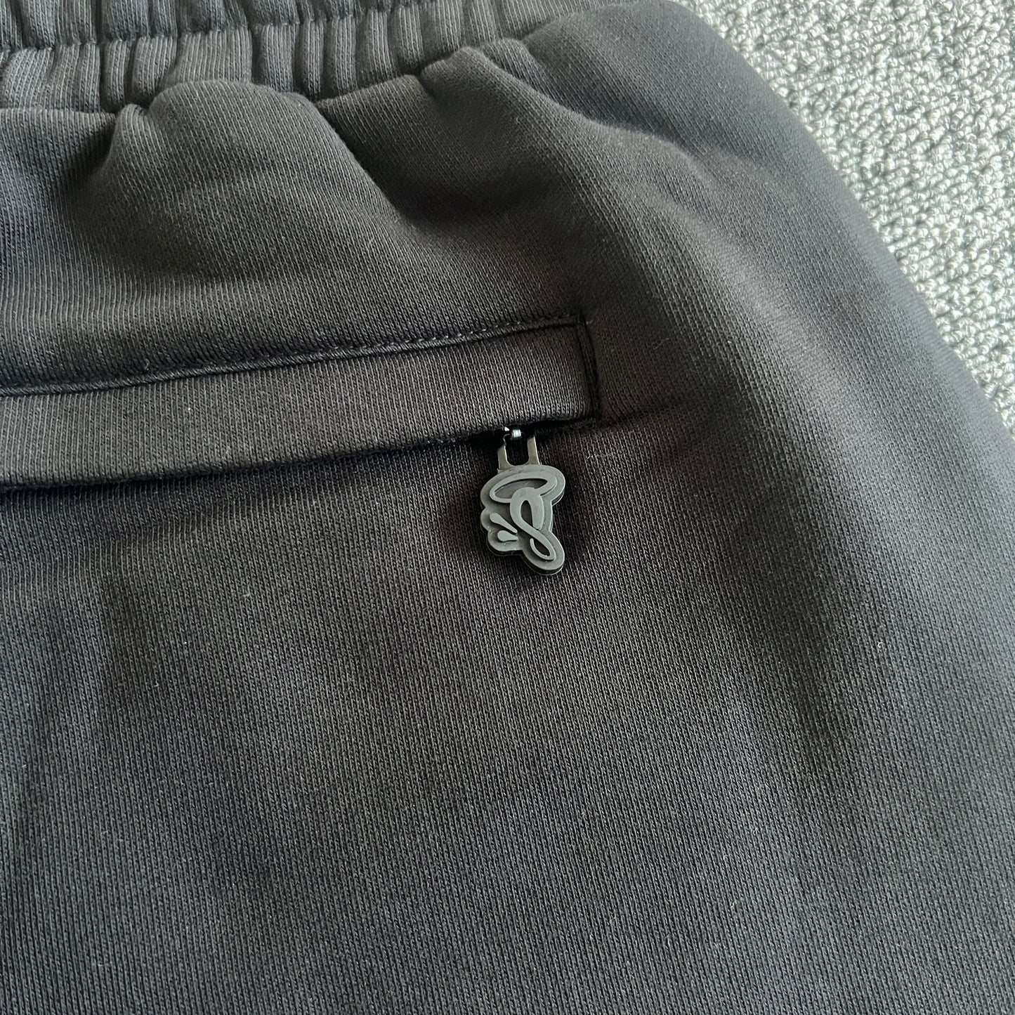 Syna World “Black Orange”