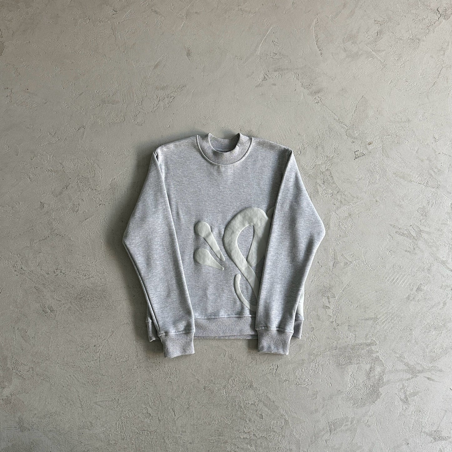 Syna World Round Neck “Greay”