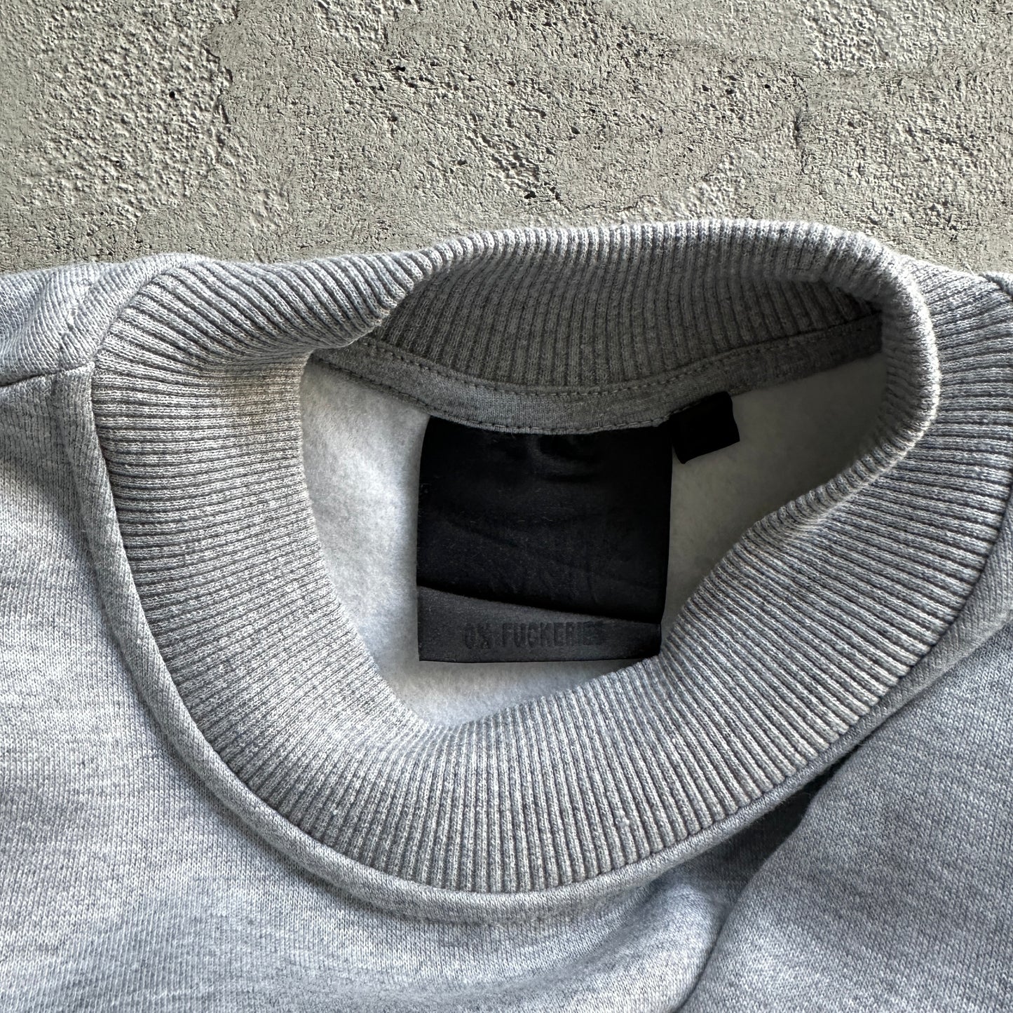 Syna World Round Neck “Greay”
