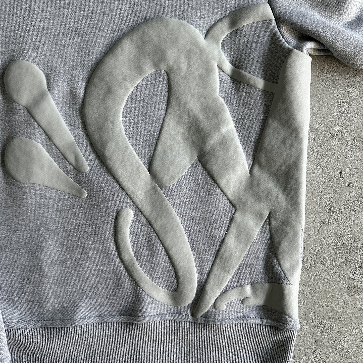 Syna World Round Neck “Greay”