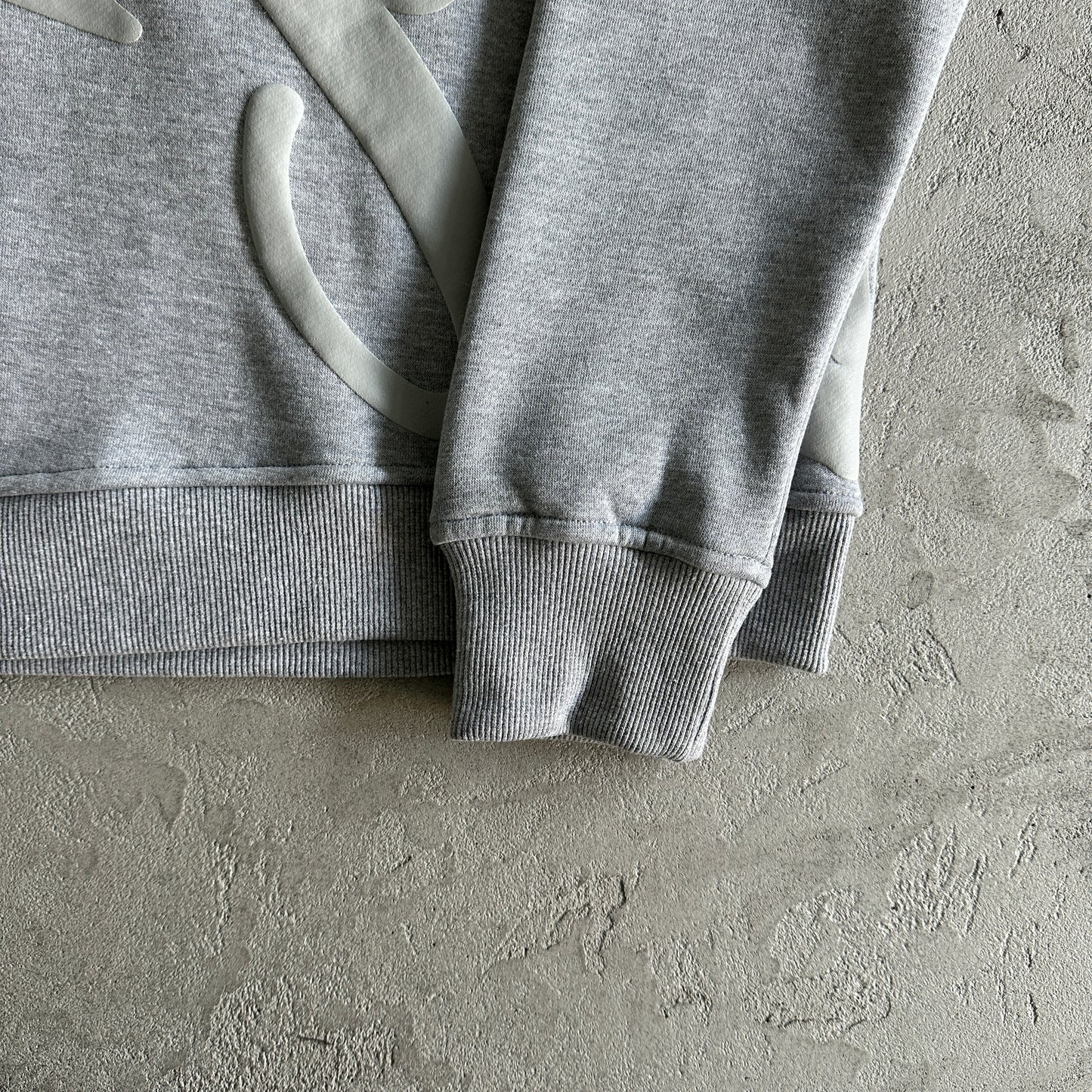 Syna World Round Neck “Greay”