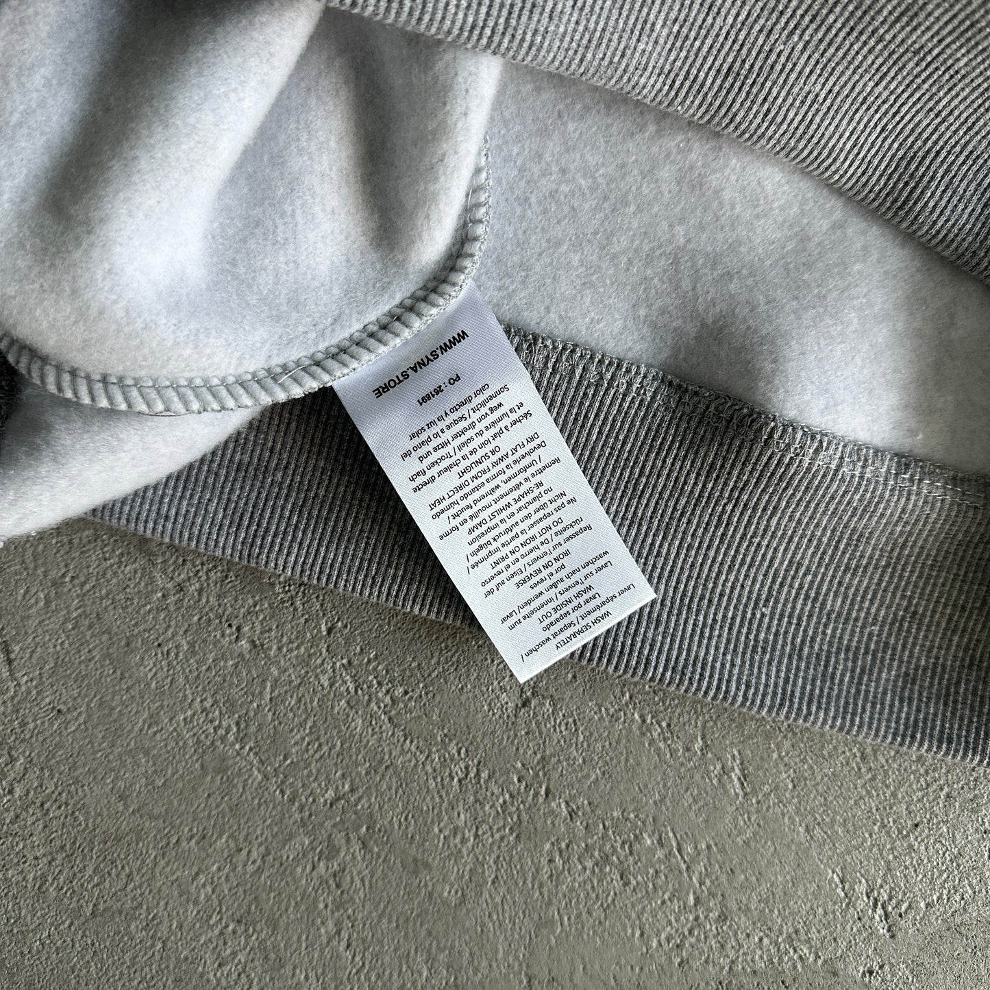 Syna World Round Neck “Greay”