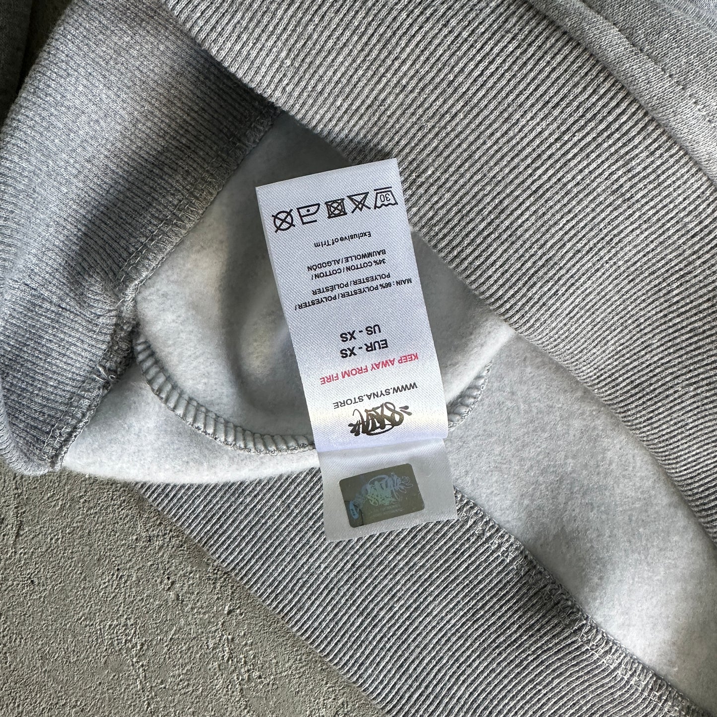 Syna World Round Neck “Greay”