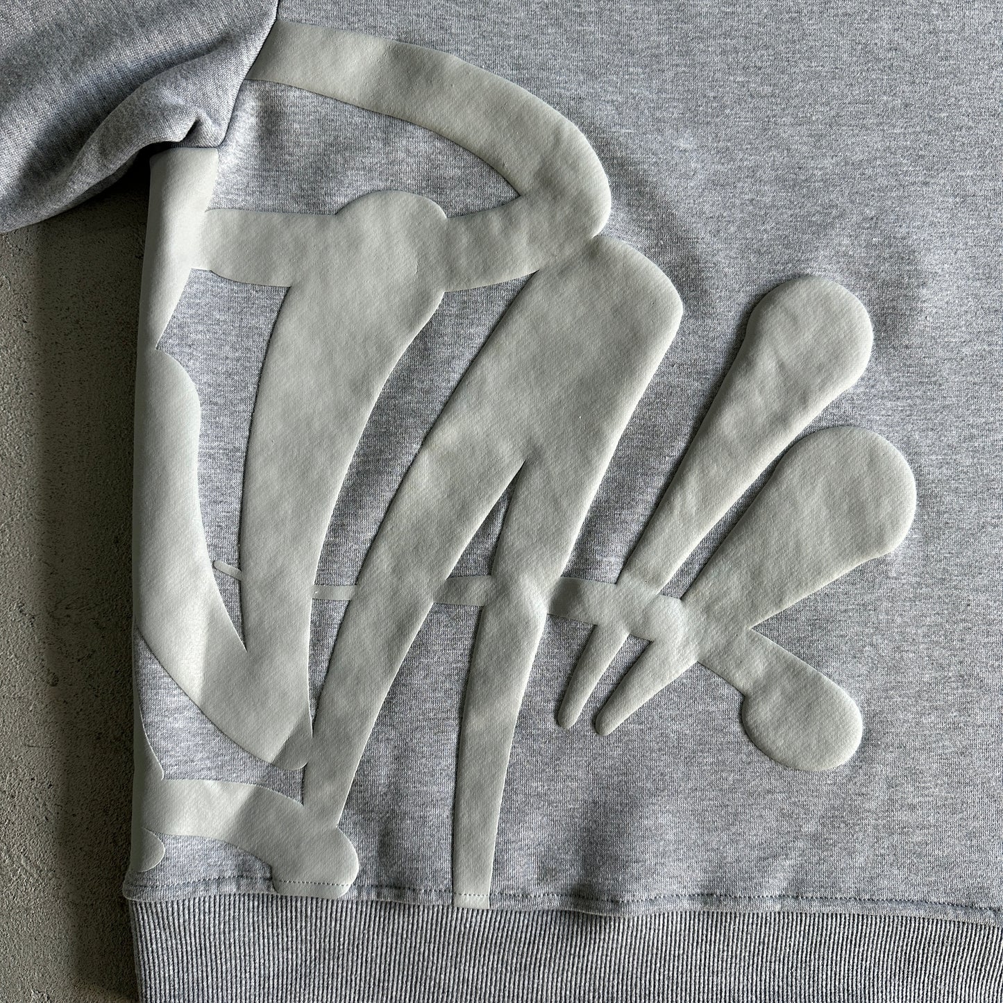 Syna World Round Neck “Greay”