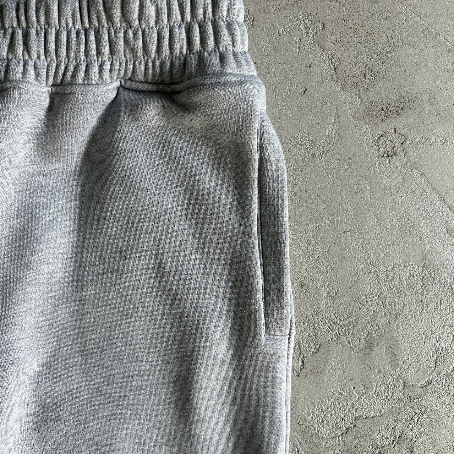 Syna World Round Neck “Greay”