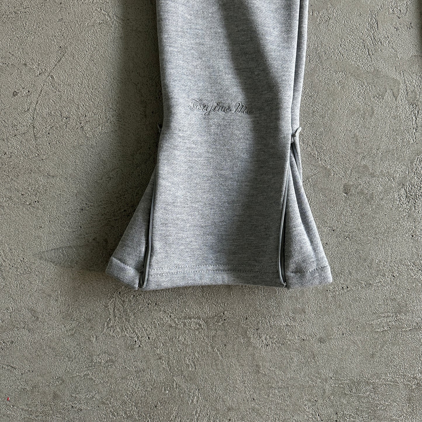Syna World Round Neck “Greay”