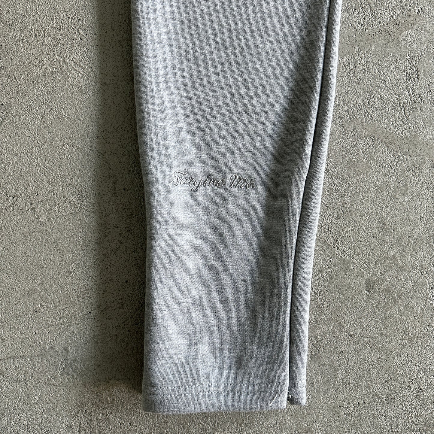 Syna World Round Neck “Greay”