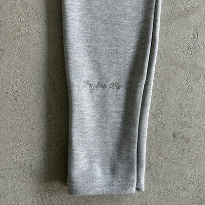 Syna World Round Neck “Greay”