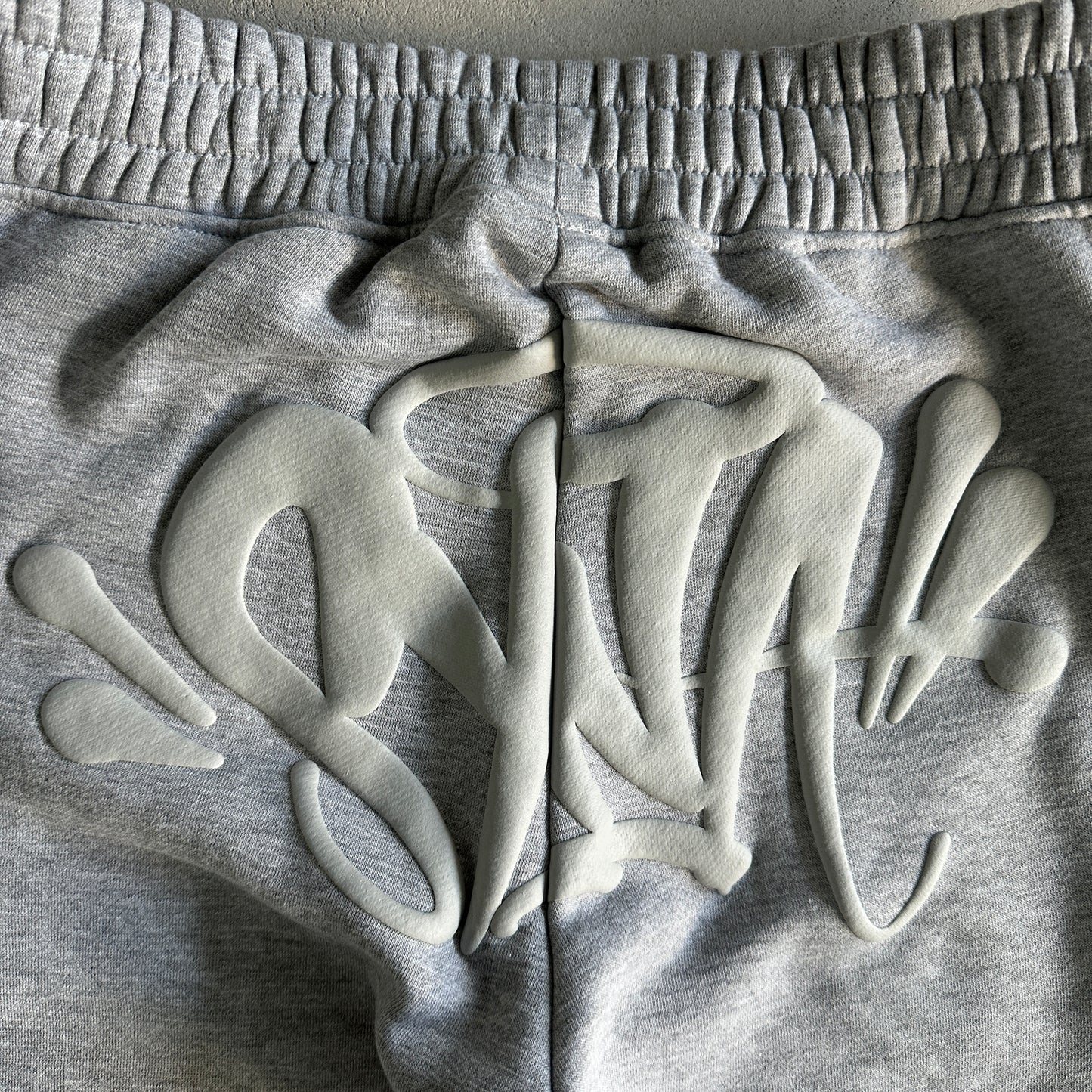 Syna World Round Neck “Greay”