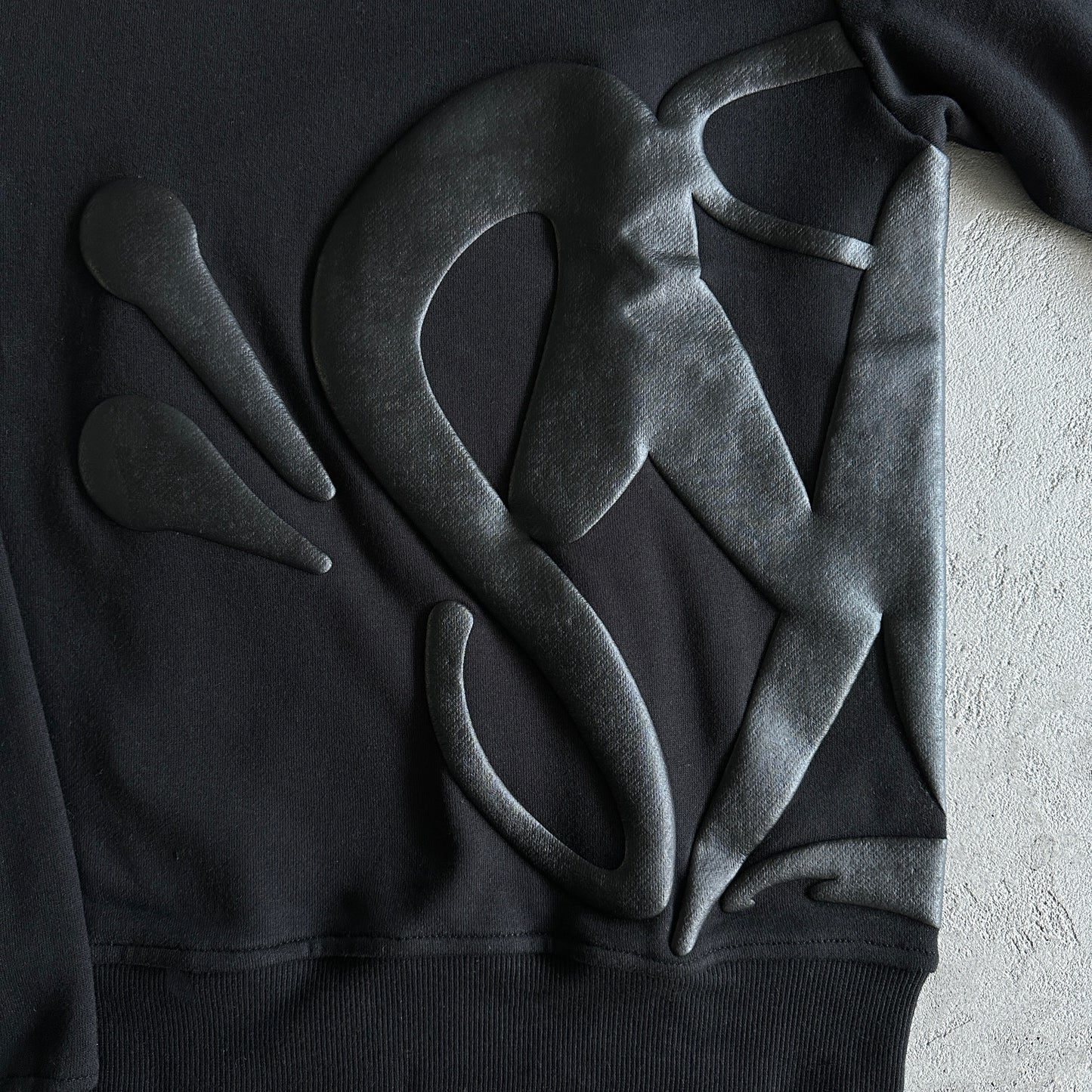 Syna World Round Neck “Black”
