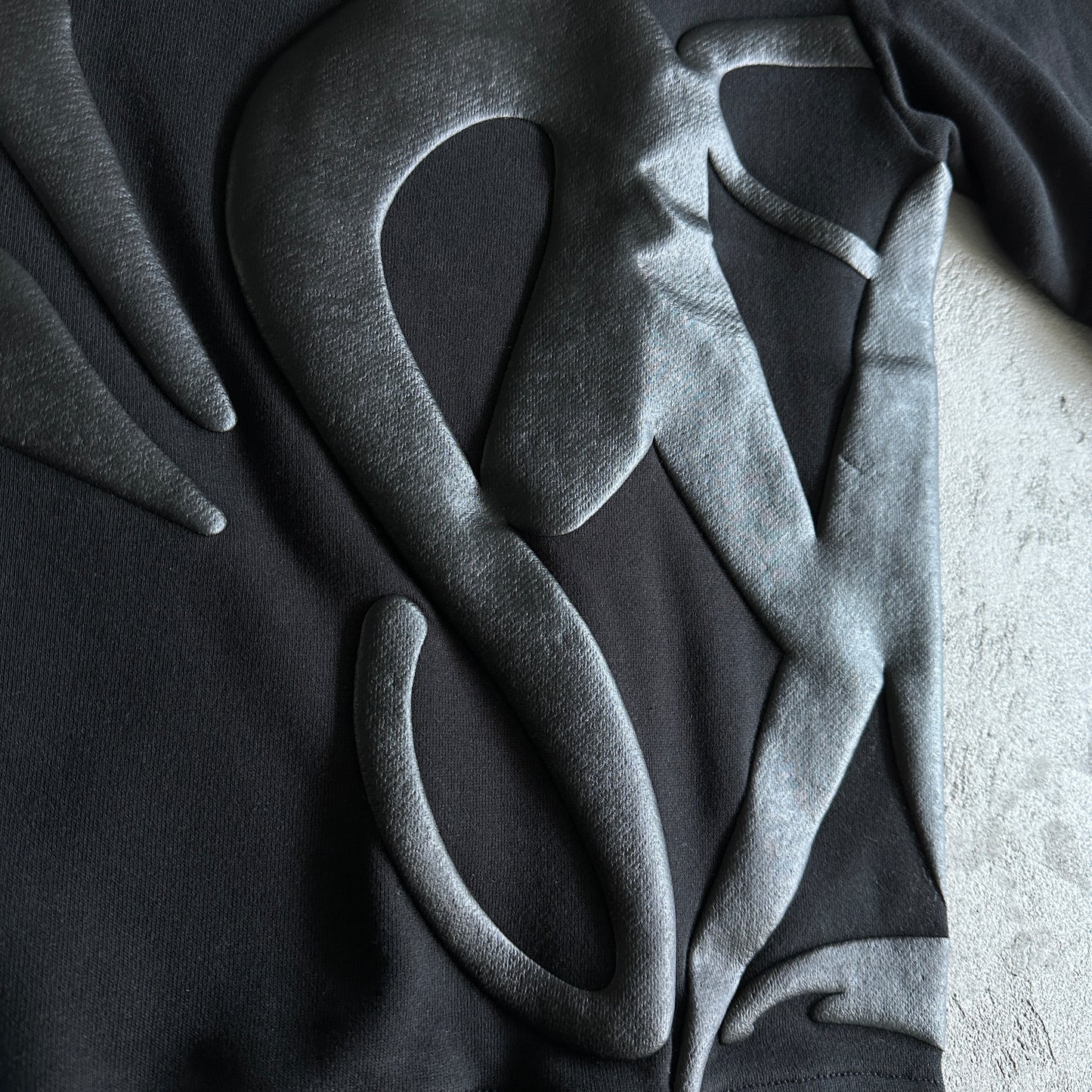 Syna World Round Neck “Black”