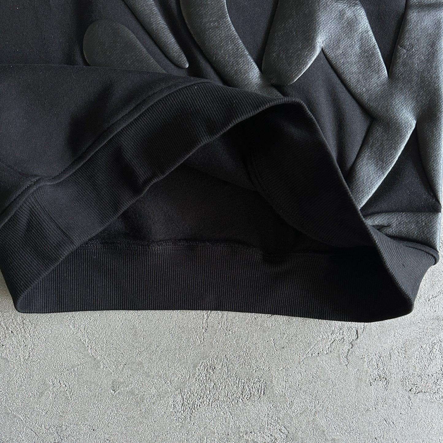 Syna World Round Neck “Black”