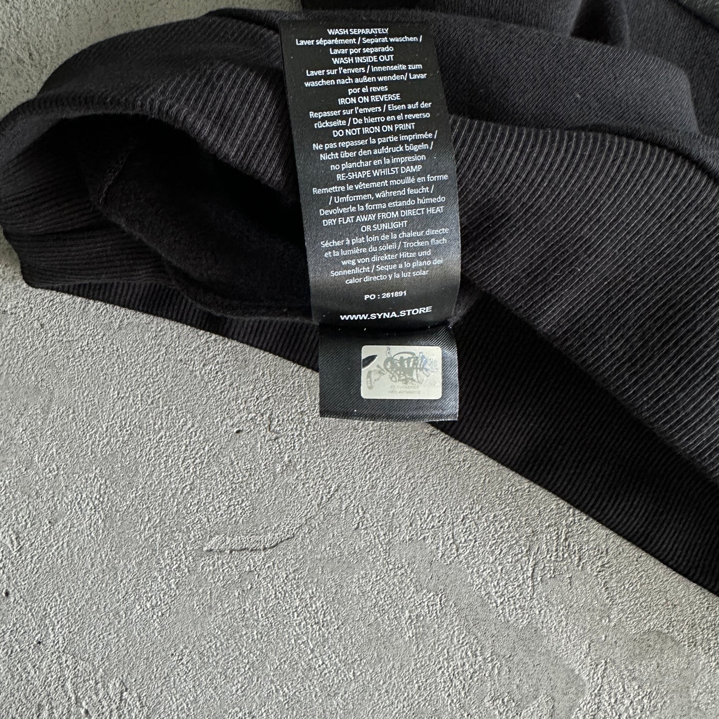 Syna World Round Neck “Black”