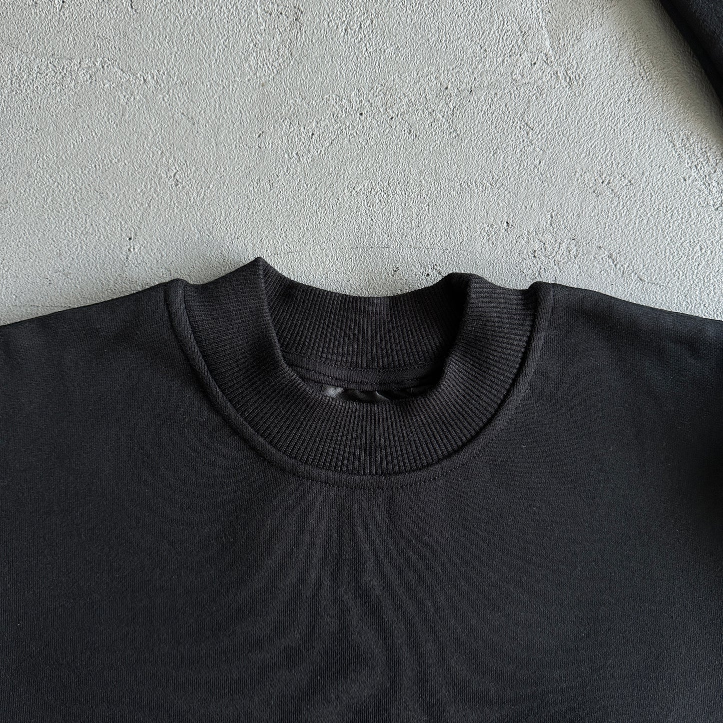 Syna World Round Neck “Black”