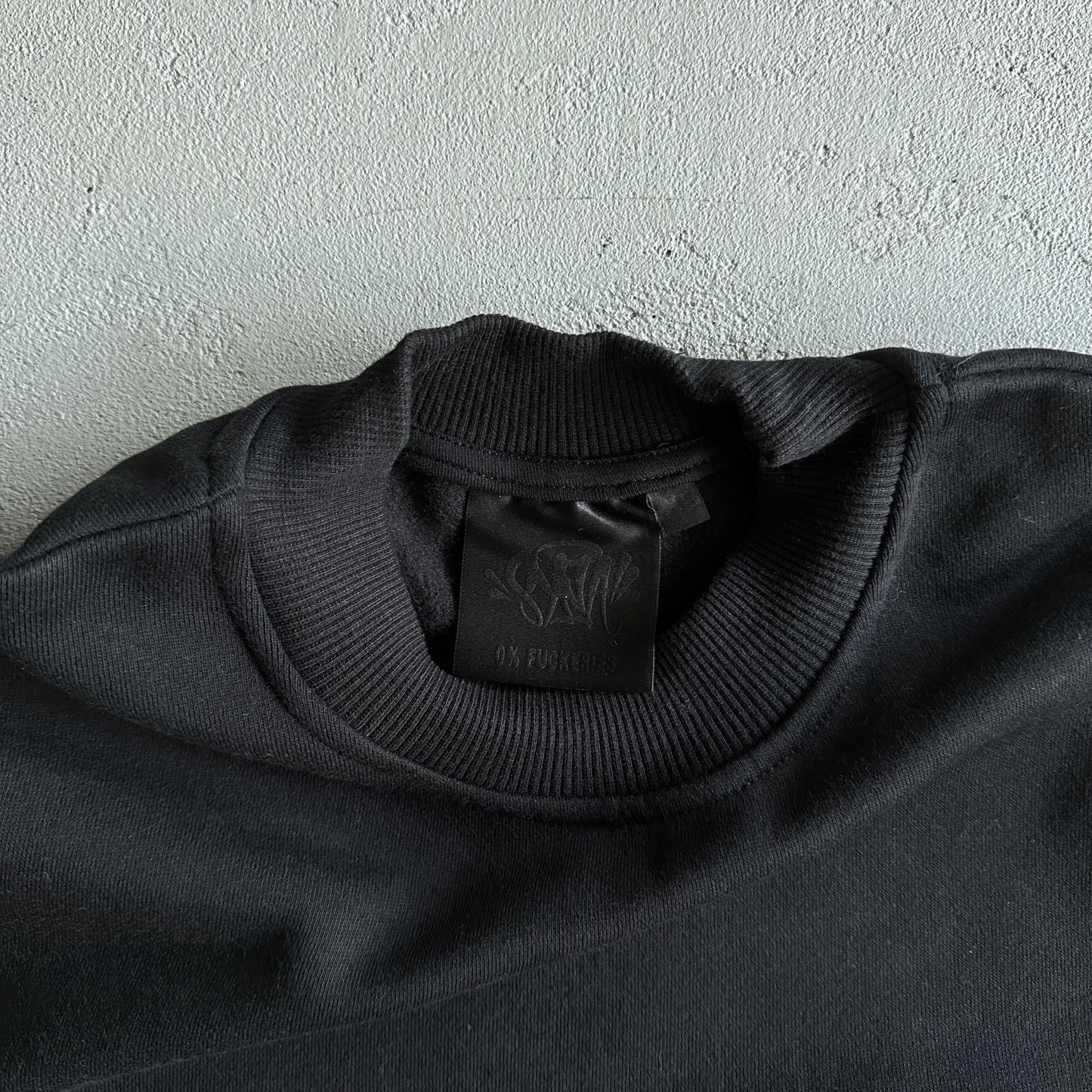 Syna World Round Neck “Black”