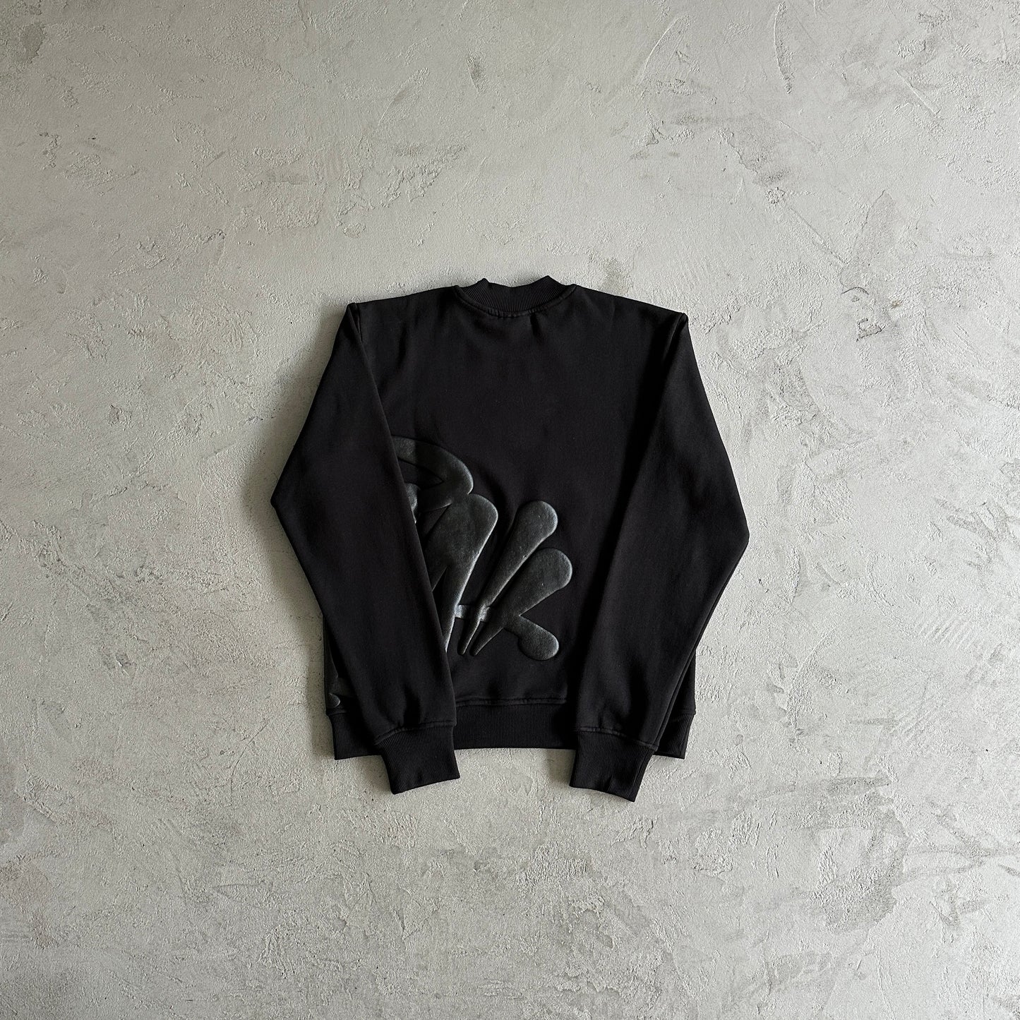 Syna World Round Neck “Black”
