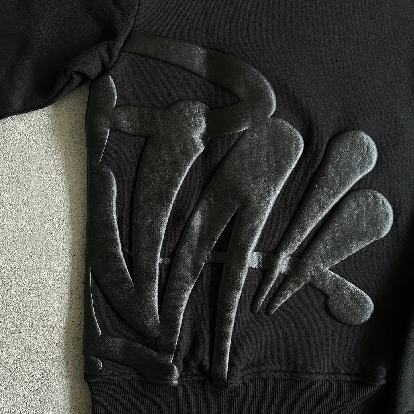 Syna World Round Neck “Black”