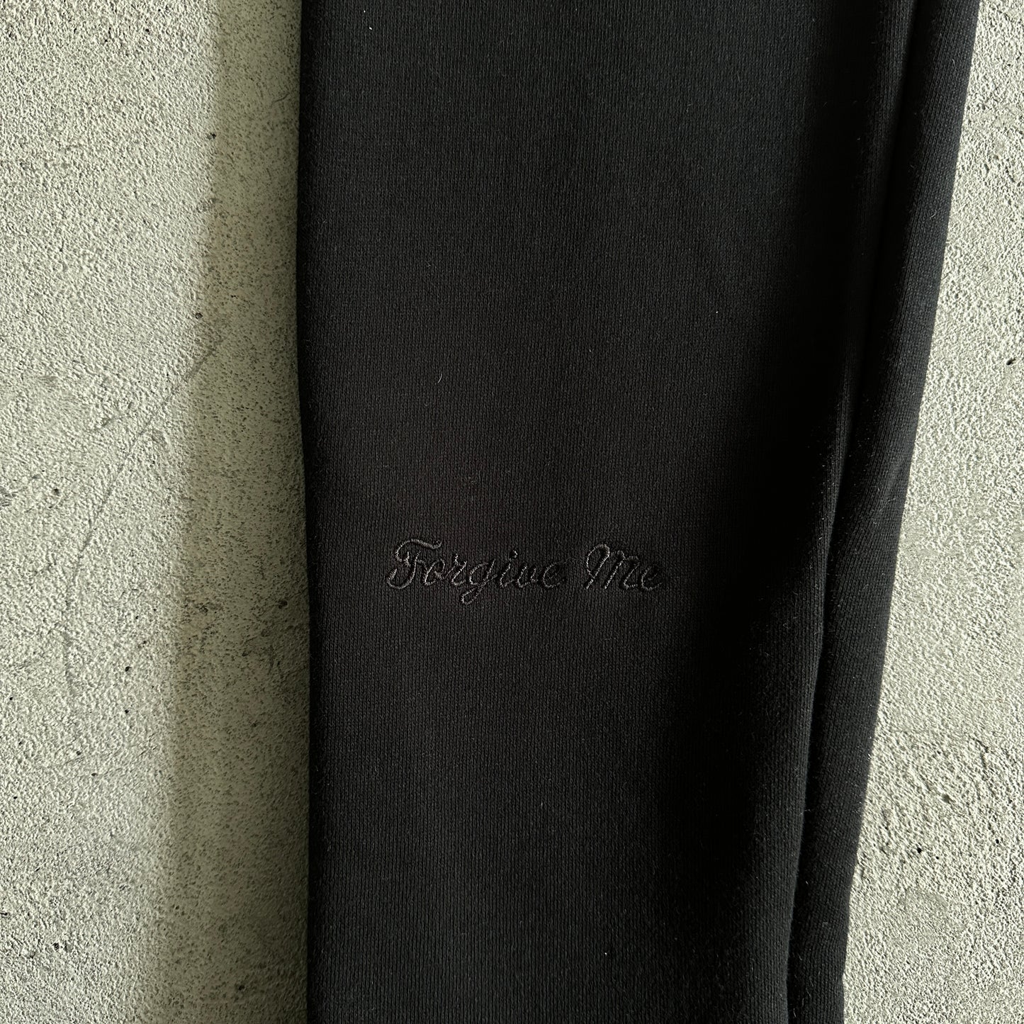 Syna World Round Neck “Black”
