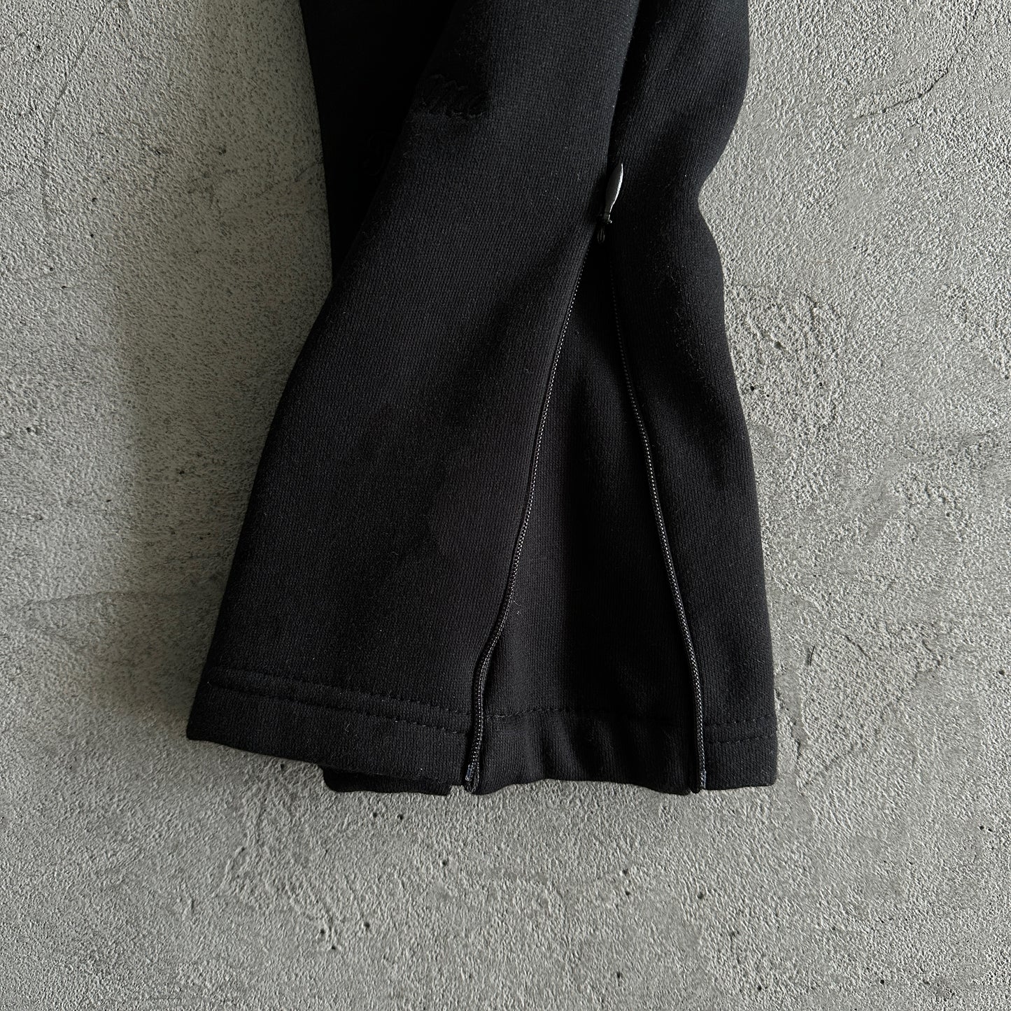 Syna World Round Neck “Black”
