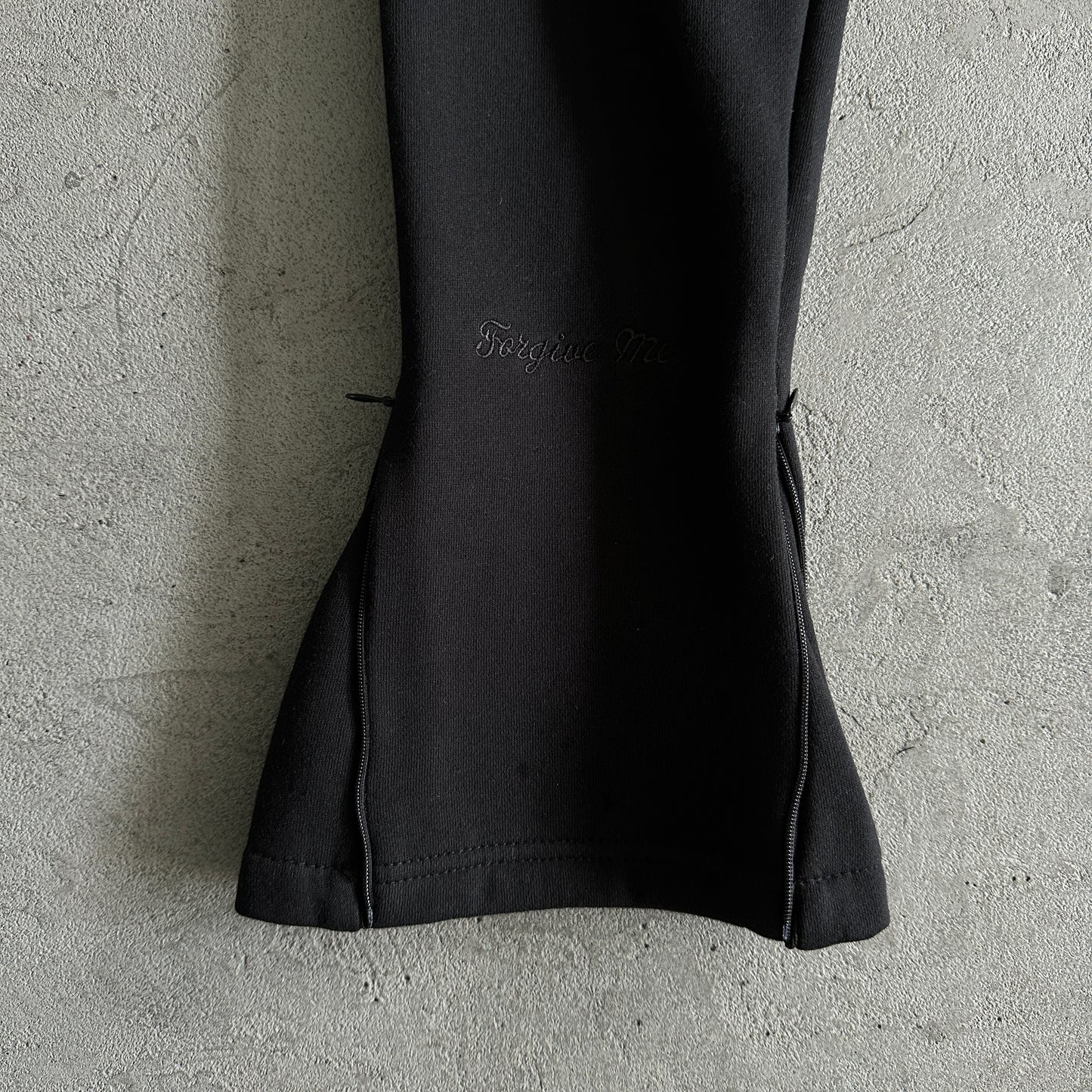 Syna World Round Neck “Black”