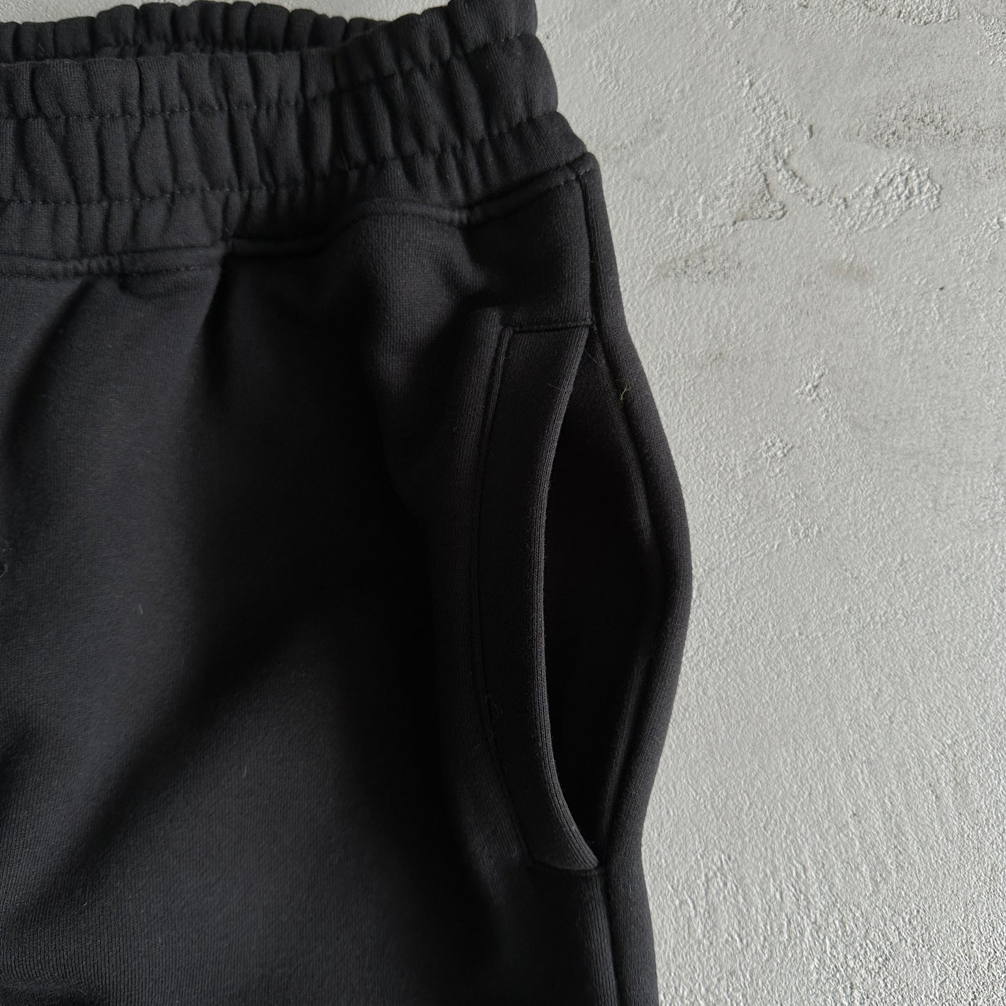 Syna World Round Neck “Black”