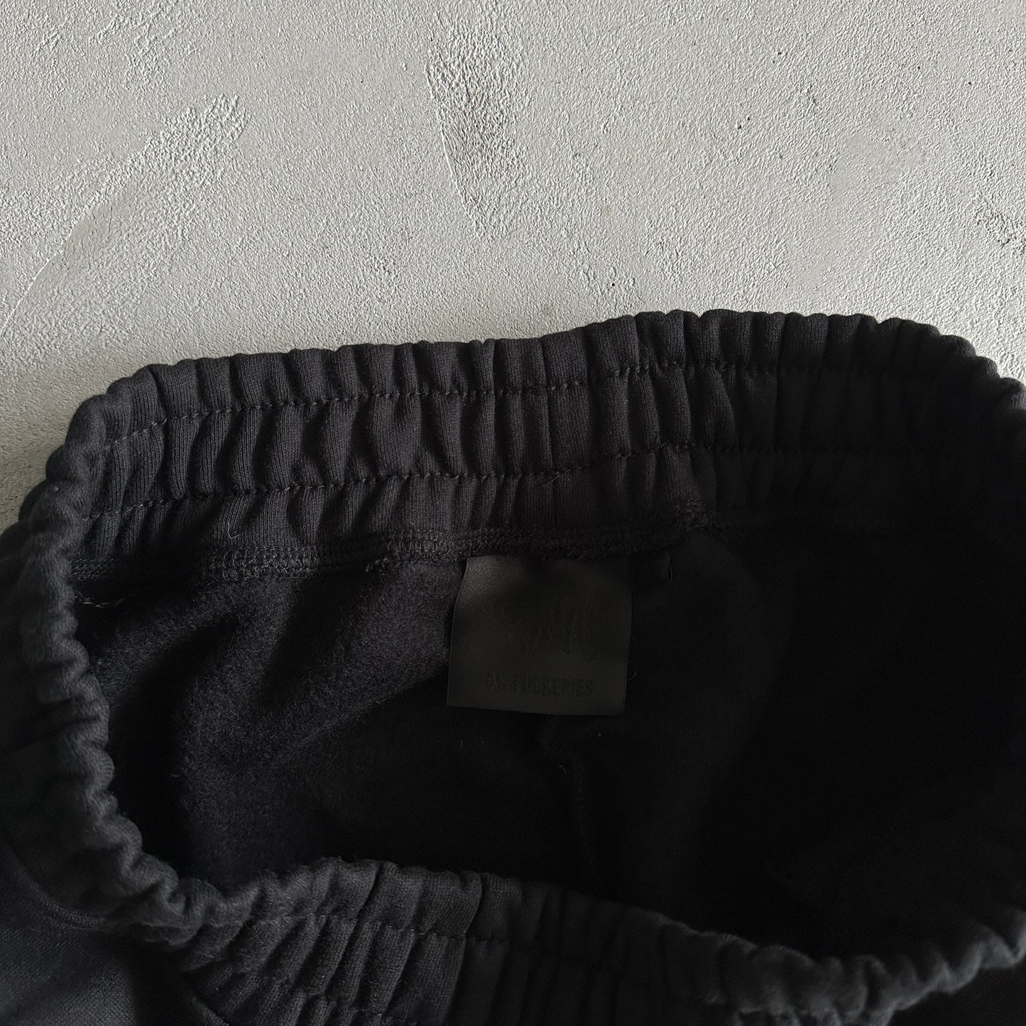 Syna World Round Neck “Black”