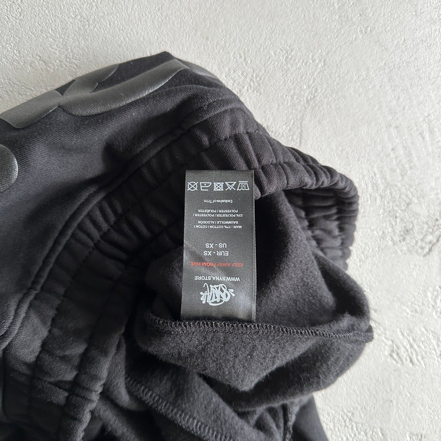 Syna World Round Neck “Black”