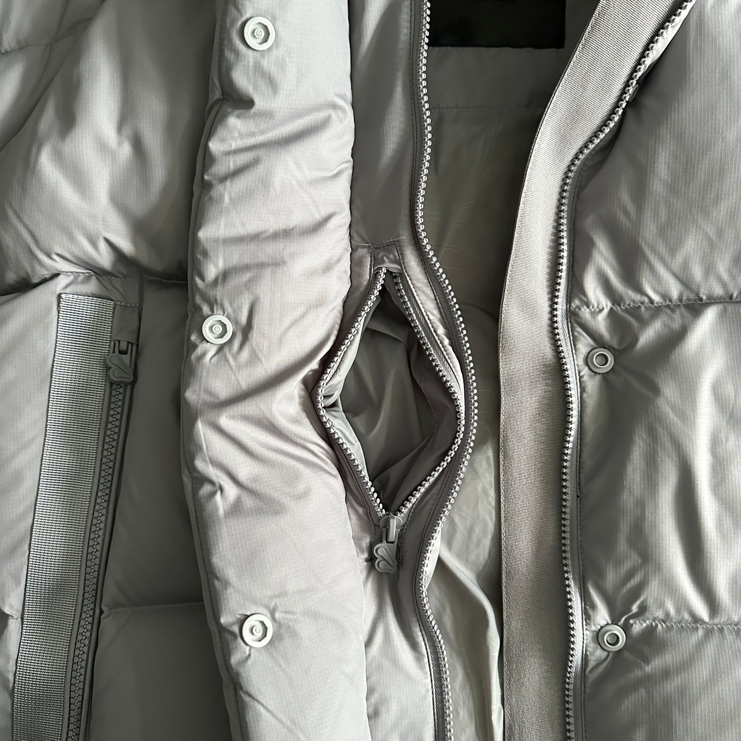 Syna World Down Jacket “Grey”