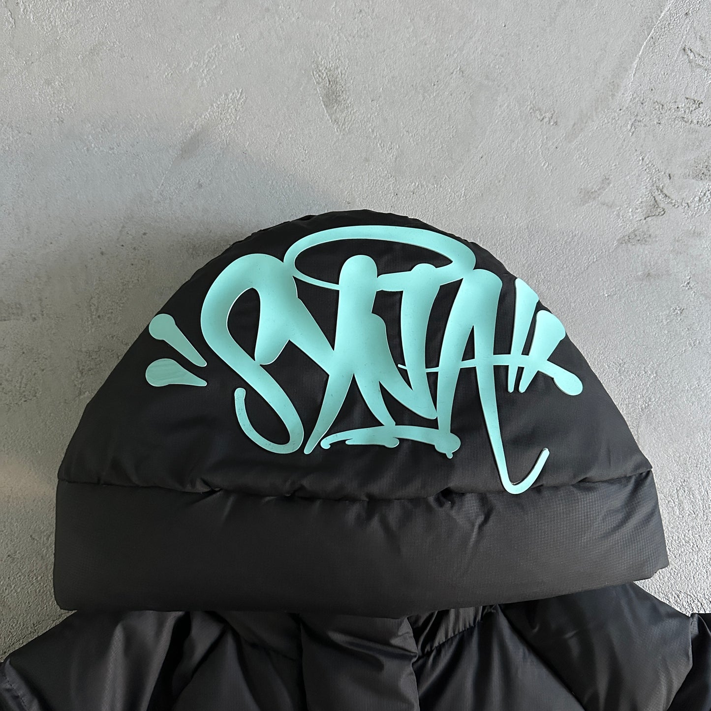 Syna World Down Jacket “Black Blue”
