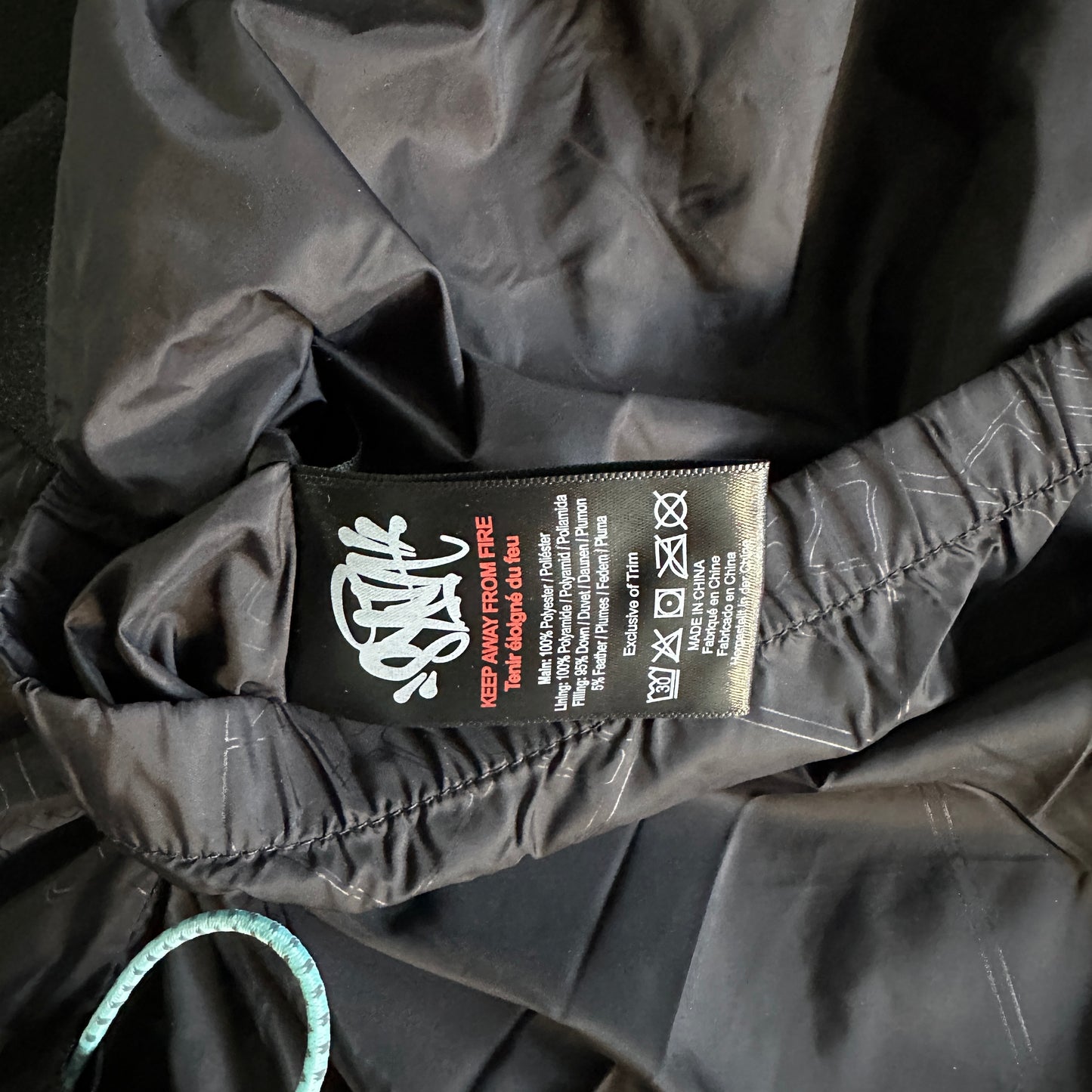 Syna World Down Jacket “Black Blue”