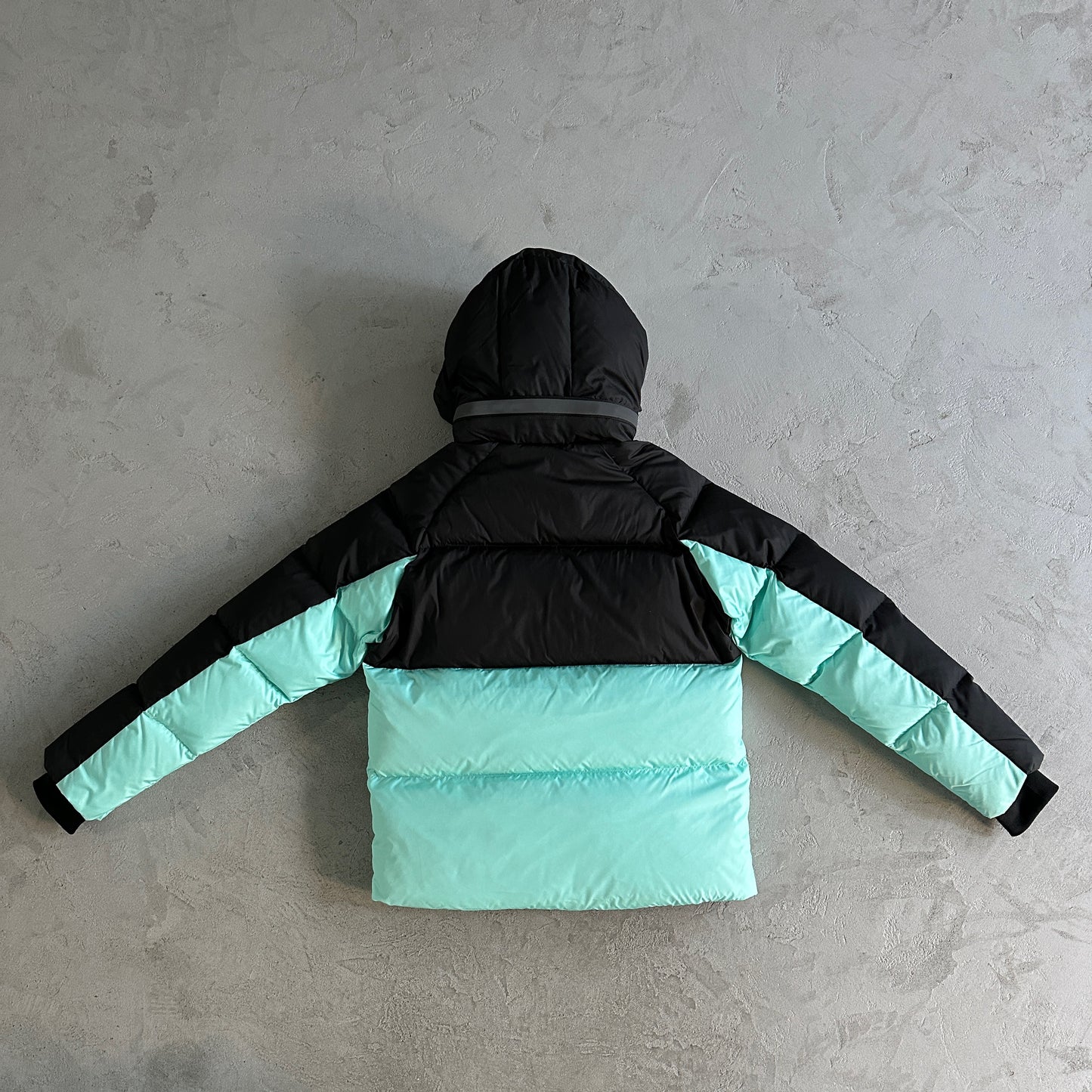 Syna World Down Jacket “Black Blue”
