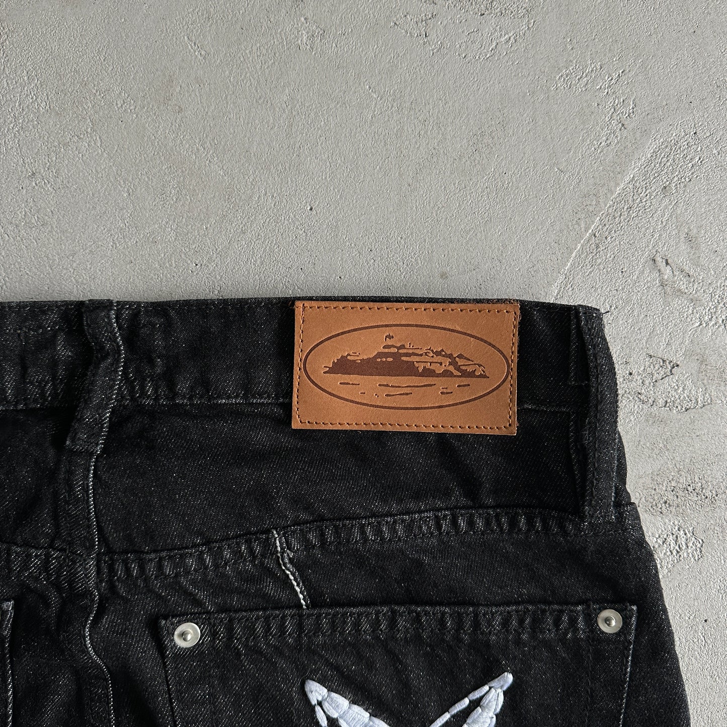 Corteiz Star Denim Pants “Dark White”