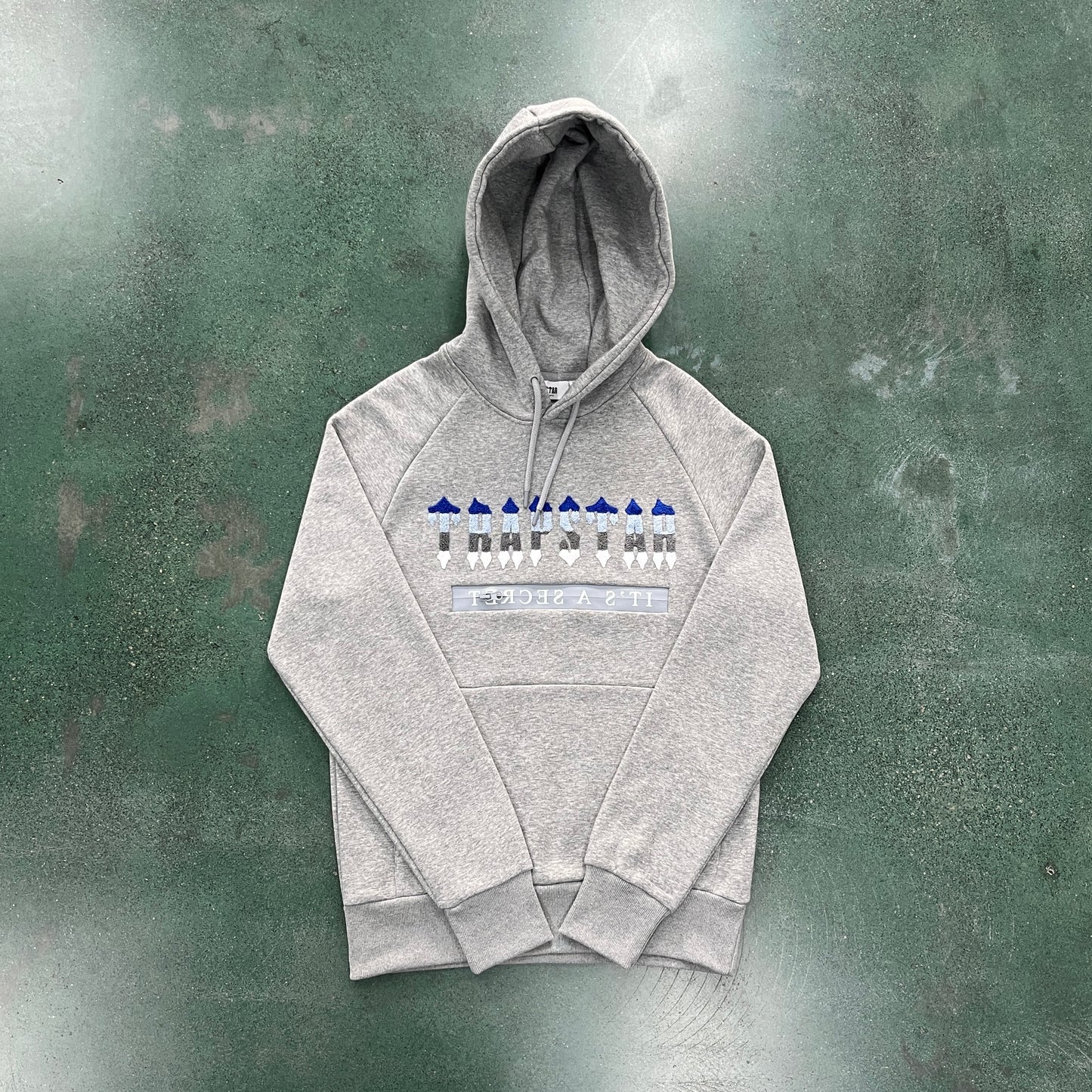 Conjunto Trapstar Chenille Decoded 2.0 Hoodie “Grey”