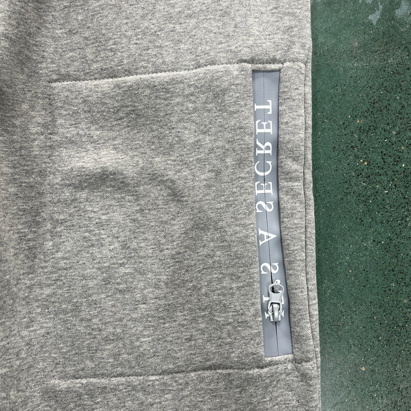 Conjunto Trapstar Chenille Decoded 2.0 Hoodie “Grey”