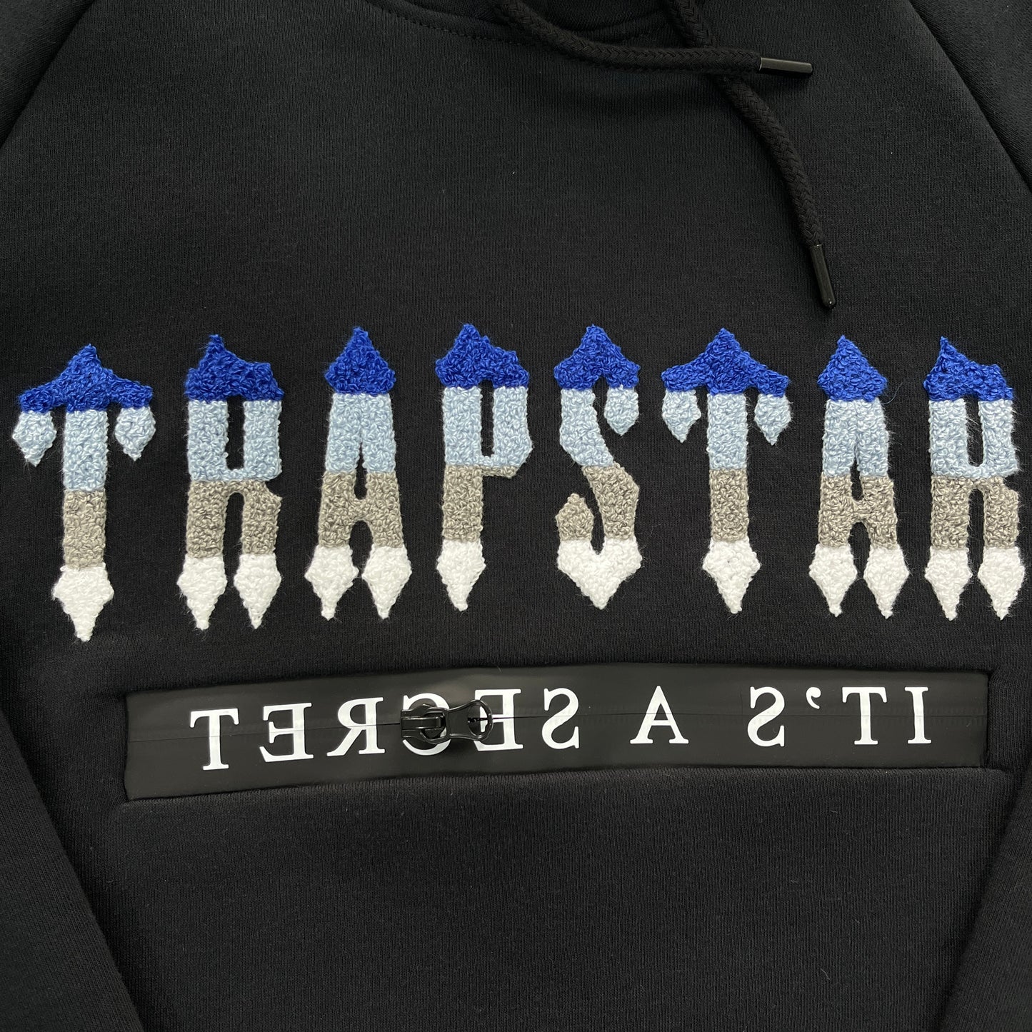 Conjunto Trapstar Chenille Decoded 2.0 Hoodie “Black”