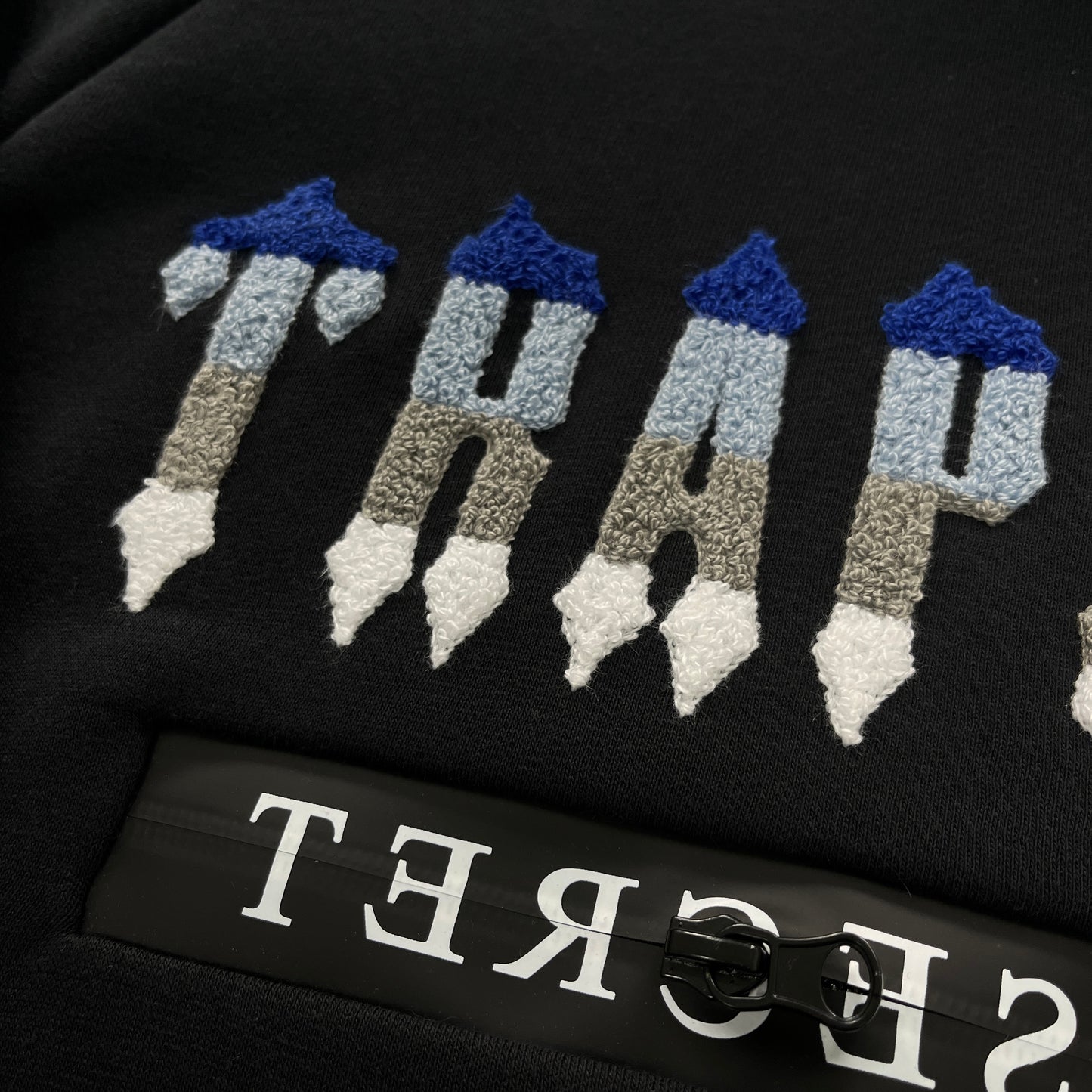 Conjunto Trapstar Chenille Decoded 2.0 Hoodie “Black”