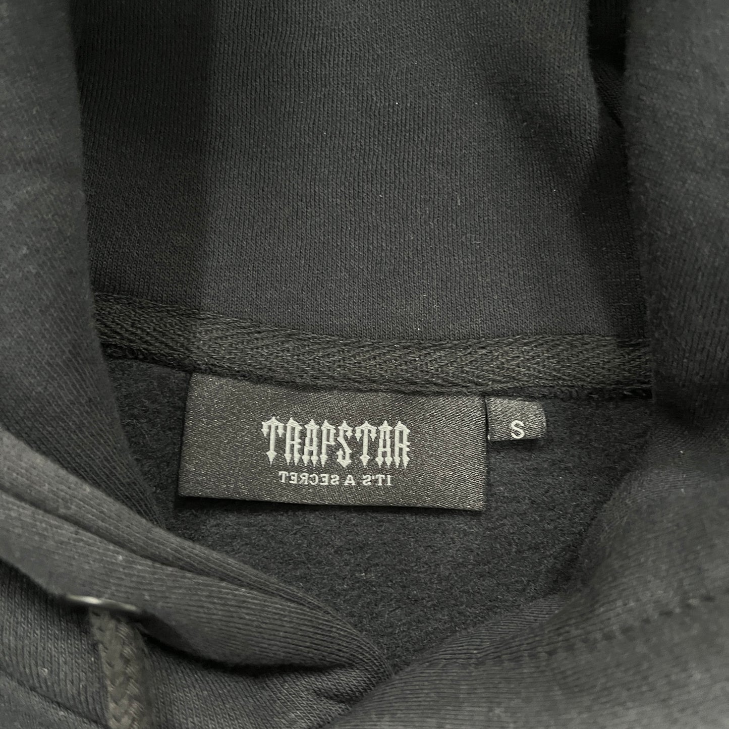 Conjunto Trapstar Chenille Decoded 2.0 Hoodie “Black”