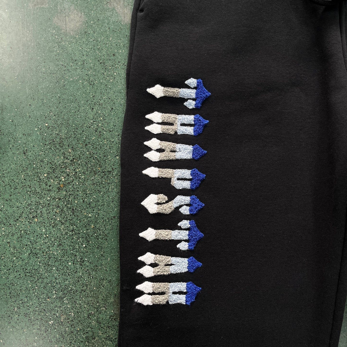 Conjunto Trapstar Chenille Decoded 2.0 Hoodie “Black”